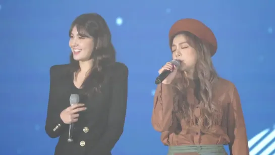 Somi's reaction to Ailee singing "I will go to you like the first snow"