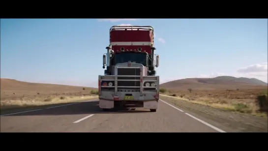 Kenworth W-900 destroys Jeep