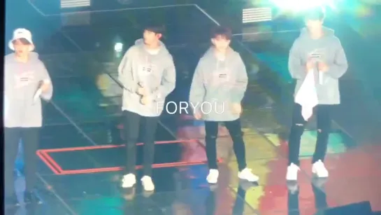 [FANCAM] [190308] SEVENTEEN (세븐틴) - Holiday (Woozi focus) @ 3rd Fanmeeting "Seventeen in Carat Land"