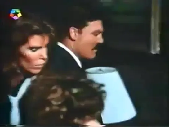 Mike Hammer 2x04 Lucha de gatas