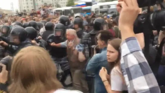 Городок на митинге