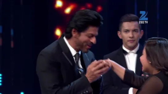 Shah Rukh Khan came on sets of Sa Re Ga Ma Pa ZeeTV to motivate our contestants.