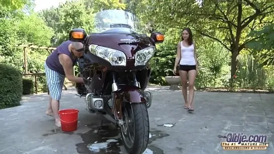 Clean My Bike - Nataly Von