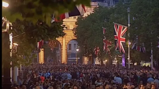 Ozzy Osbourne & Tony Iommi - Paranoid (Buckingham Palace Garden, London) '2002