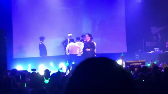 [FANCAM] [25.11.18] B.A.P 'FOREVER' TOUR — Toronto