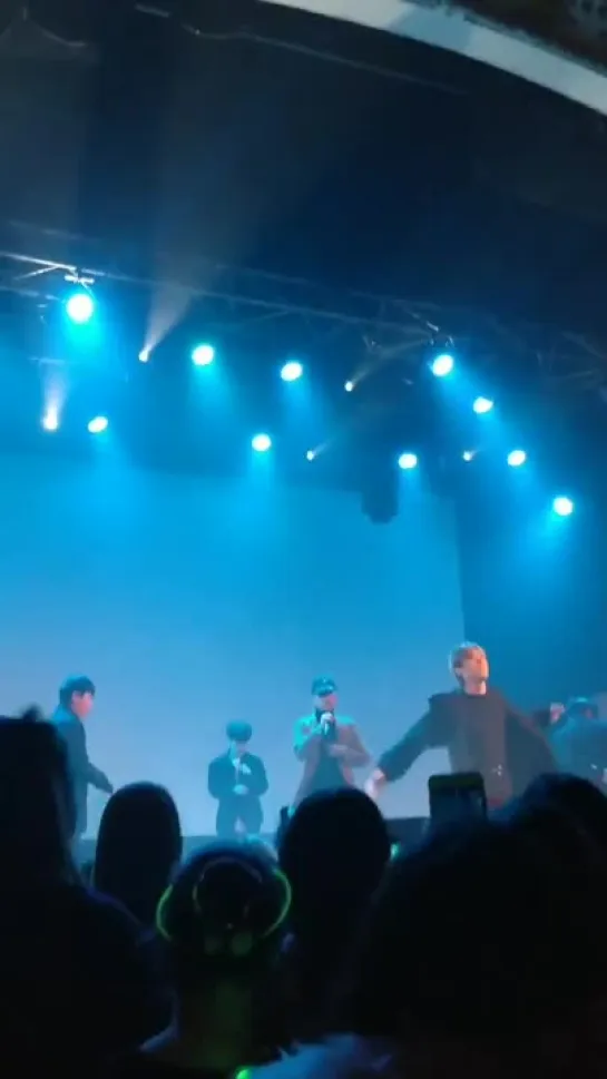 [FANCAM] [25.11.18] B.A.P 'FOREVER' TOUR — Toronto