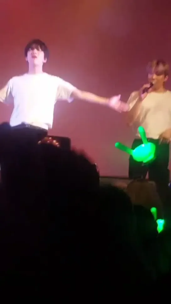 [FANCAM] [25.11.18] B.A.P 'FOREVER' TOUR — Toronto