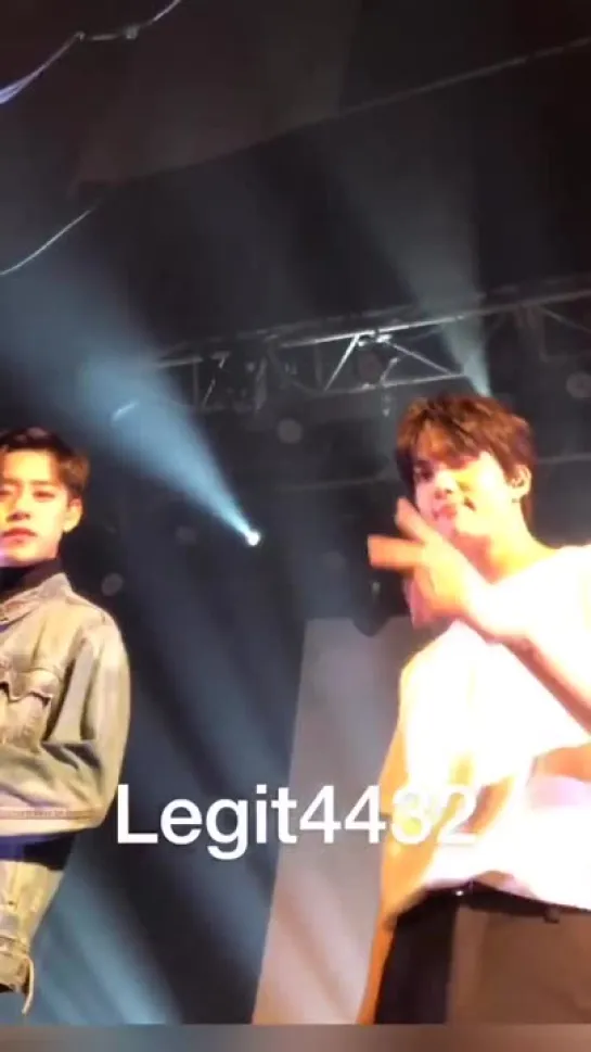 [FANCAM] [25.11.18] B.A.P 'FOREVER' TOUR — Toronto