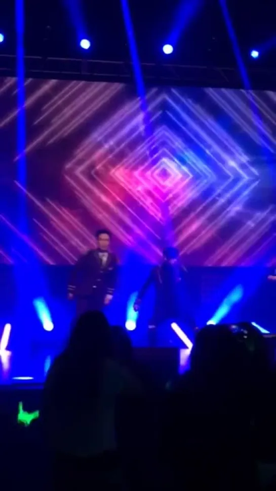 [FANCAM] [24.11.18] B.A.P 'FOREVER' TOUR — Minneapolis