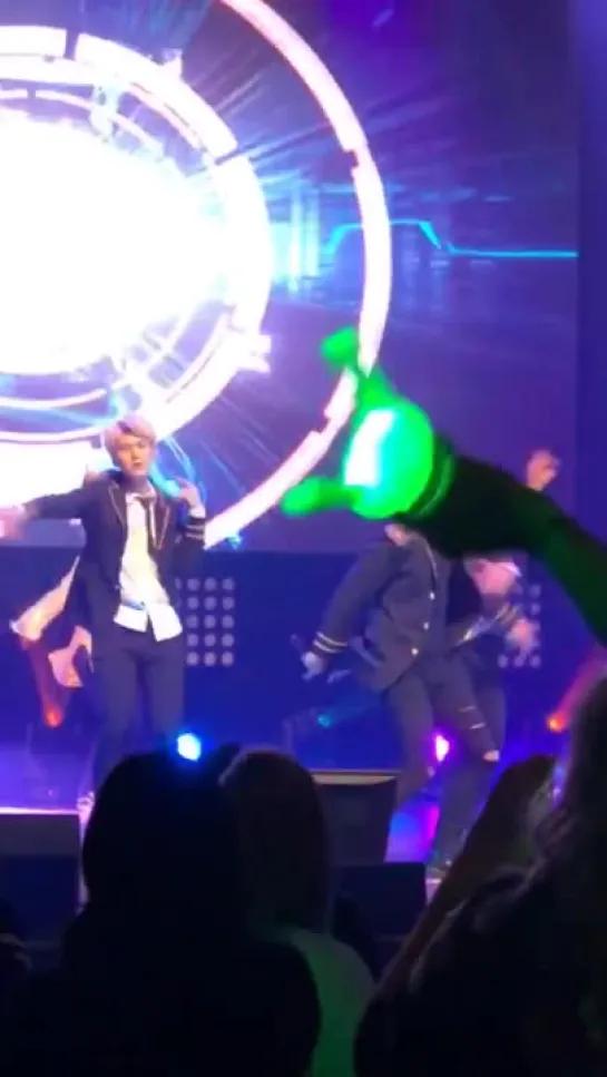 [FANCAM] [24.11.18] B.A.P 'FOREVER' TOUR — Minneapolis