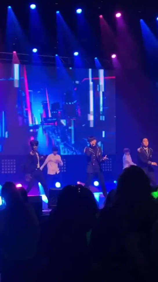 [FANCAM] [24.11.18] B.A.P 'FOREVER' TOUR — Minneapolis