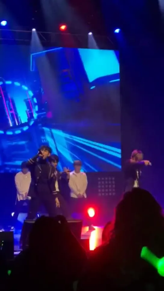 [FANCAM] [24.11.18] B.A.P 'FOREVER' TOUR — Minneapolis