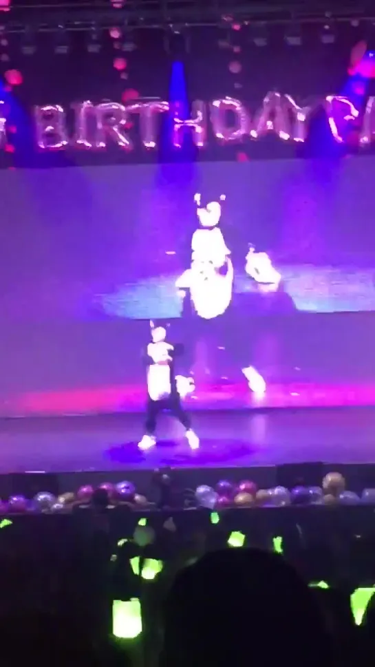 [fancam] 190227 Ten - Taki Taki @ Ten Birthday Party in BKK