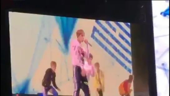 [fancam] 180406 NCT DREAM - GO (Feat. Lucas) @ SMTOWN in Dubai