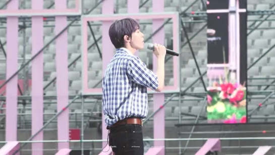 [fancam] 170708 Doyoung (NCT) & Sunday (The Grace) - Still @ SMTOWN in Seoul