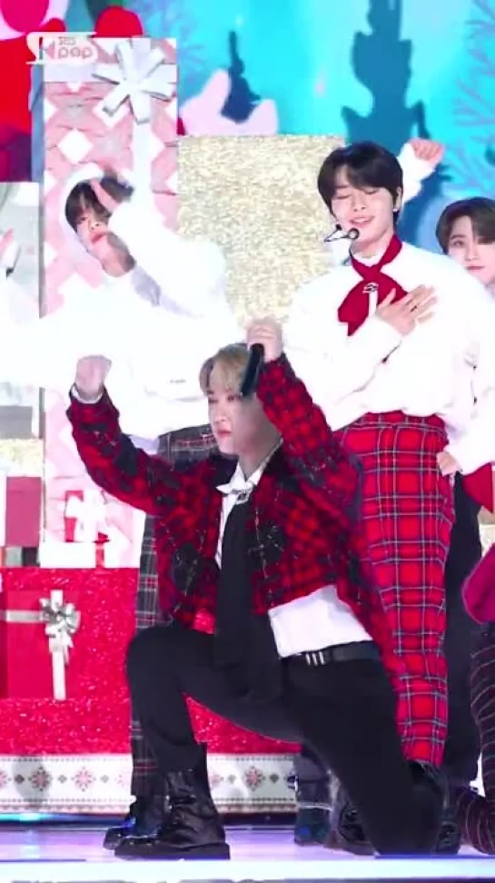 [211225] Stray Kids - Merry Christmas In Advance (Changbin Fancam) » 2021 SBS Gayo Daejeon