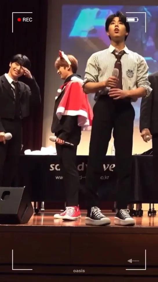 [211204] Stray Kids » Lee Know » SOUND WAVE Fansign