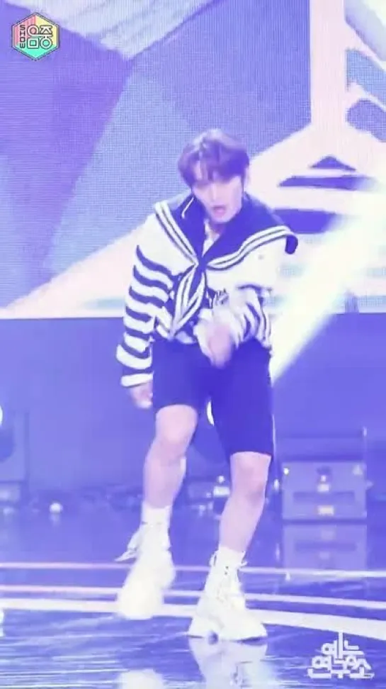 [210828] Stray Kids - The View (Lee Know Fancam) » Show! Music Core