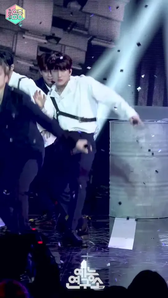 [191012] Stray Kids - Double Knot (Changbin FanCam) » Show! Music Core