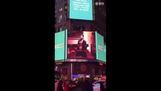 171129 Джексон на  Times Square в Нью-Йорке