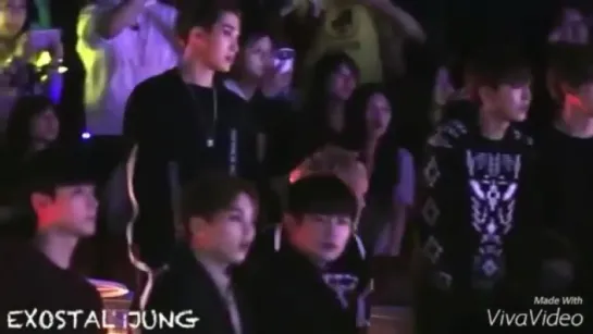 151202 EXO  MONSTA X Watching F(x) 4Walls @ MAMA 2015