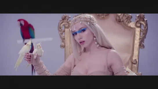 Ava Max - Kings & Queens