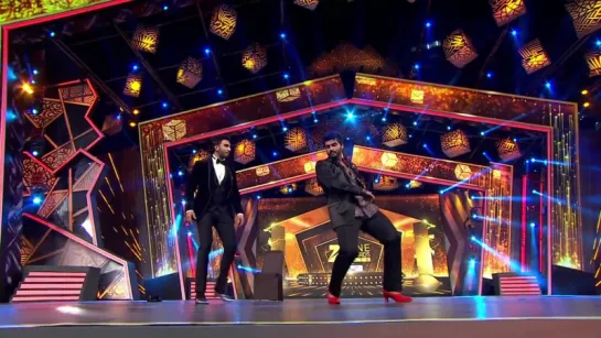 Zee Cine Awards 2016 Arjun Kapoor and Ranveer Singhs funny act on High Heels