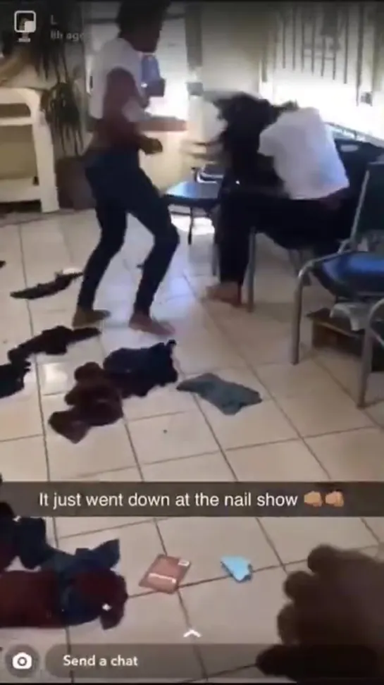 Girls fighting in the nail shop