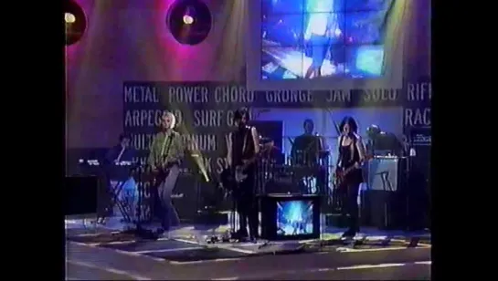 Elastica Hold Me Now on Fashionably Loud 1995 live concert performance