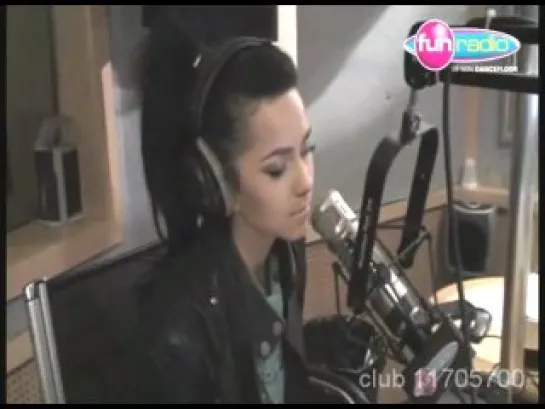 INNA - Hot | Radio Fun (Париж, Франция 22.09.2010)