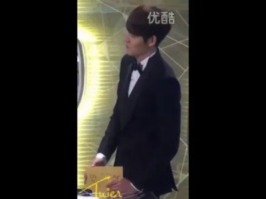 [Fancam] 131231 SBS Drama Awards - Ким У Бин танцует Bar Bar Bar