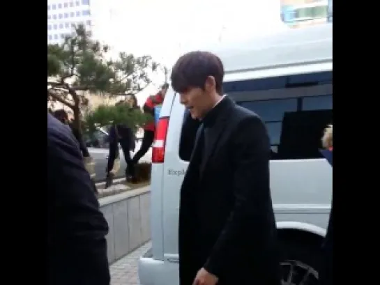 [FANCAM]13.12.13 Ким Убин на открытии Inthef Gallery