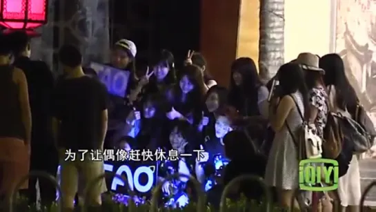 [NEWS] 150825 ZTAO giving food and drink for Hailangs after concert