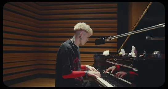 mgk (Machine Gun Kelly) - "don't let me go"