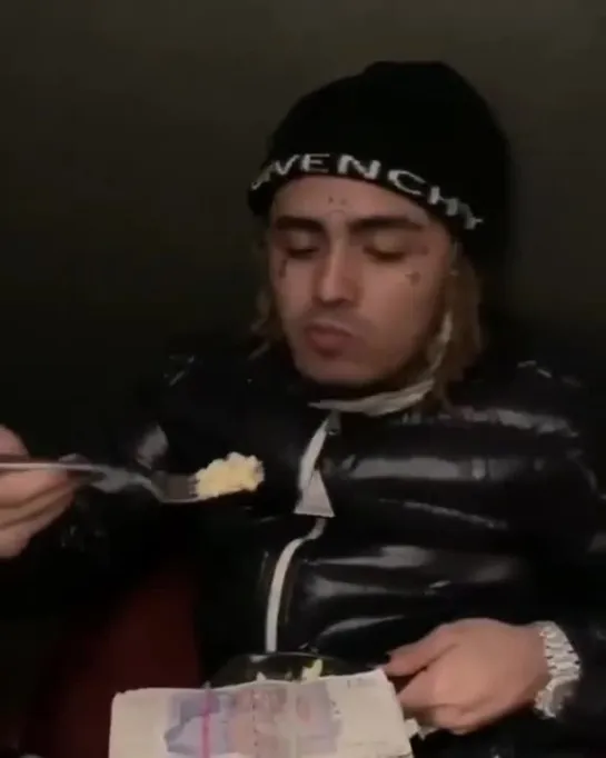 Lil Pump eat money