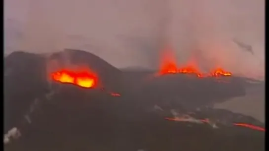 Извержение вулкана Эйяфьятлайокудль/Eyjafjallajökull