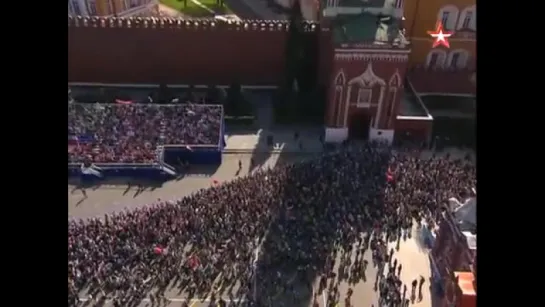 Акция БЕССМЕРТНЫЙ ПОЛК в Москве 9 мая 2015-го года. Съемка с воздуха