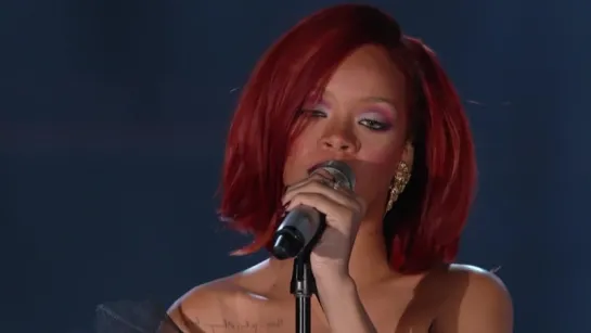 Rihanna and Eminem - «Love The Way You Lie (Part II)» (Live@ Grammy Awards 2011)