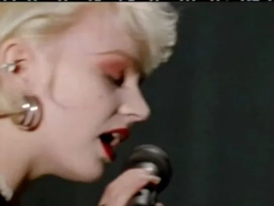 {.-)The Primitives - Crash (Official Video).