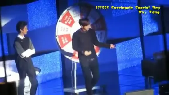 Fancam_Event_131005 Cassiopeia Special Day with TVXQ! - Yunho guitar dance