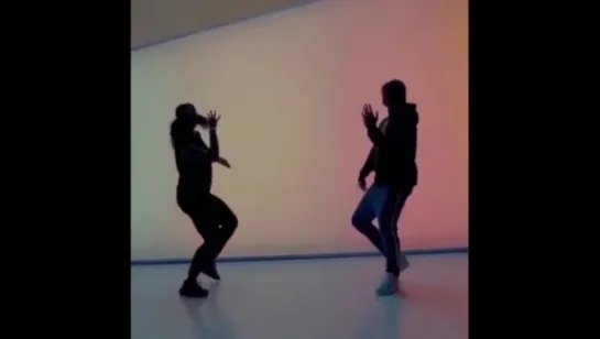 When you cant dance but you really wanna get this girl number (Nigga Vine)