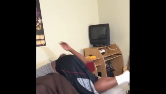 How to wake a kid up for school (Nigga Vine)