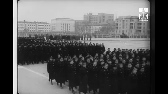 Парад в Куйбышеве 7 ноября 1941 года в честь 24-ой годовщины Октябрьской революции.