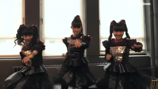 BABYMETAL Demonstrate Karate Dance Moves (Rolling Stone 2016.04.27)