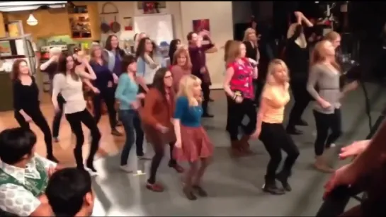 The Big Bang Theory FLASHMOB ON SET (флешмоб на площадке Теории большого взрыва)