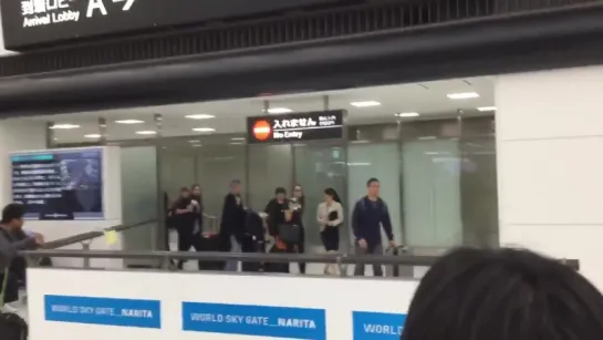 Pentatonix in Japanese airport