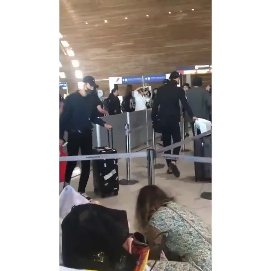 190826 [fancam] KNK flight to Korea @ Airport Paris-Charles-de-Gaulle