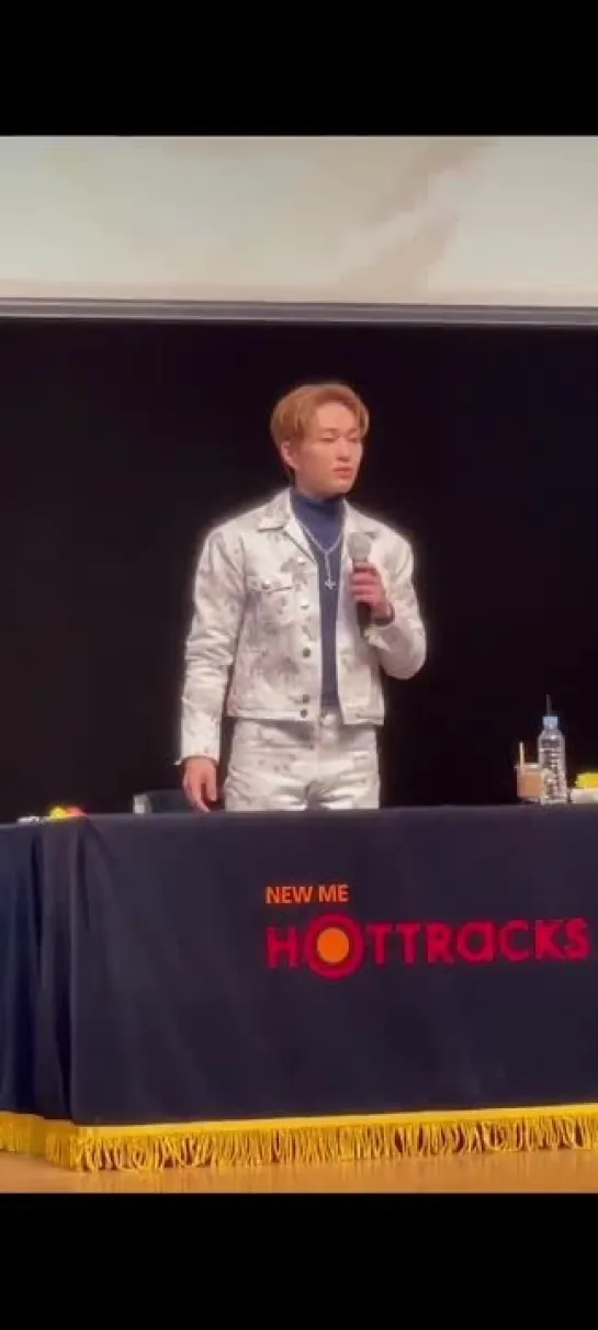 15.042022 SHINee Onew offline fansign