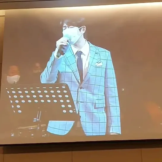 27112021 Onew singing at the wedding