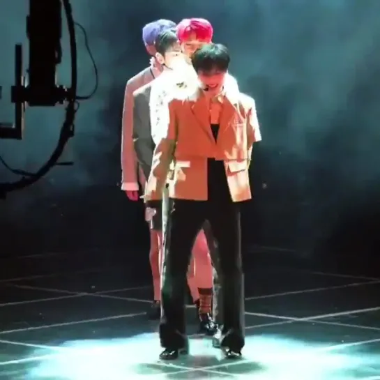 No one can stop taemin even minho trying to calm him down but he keep it -